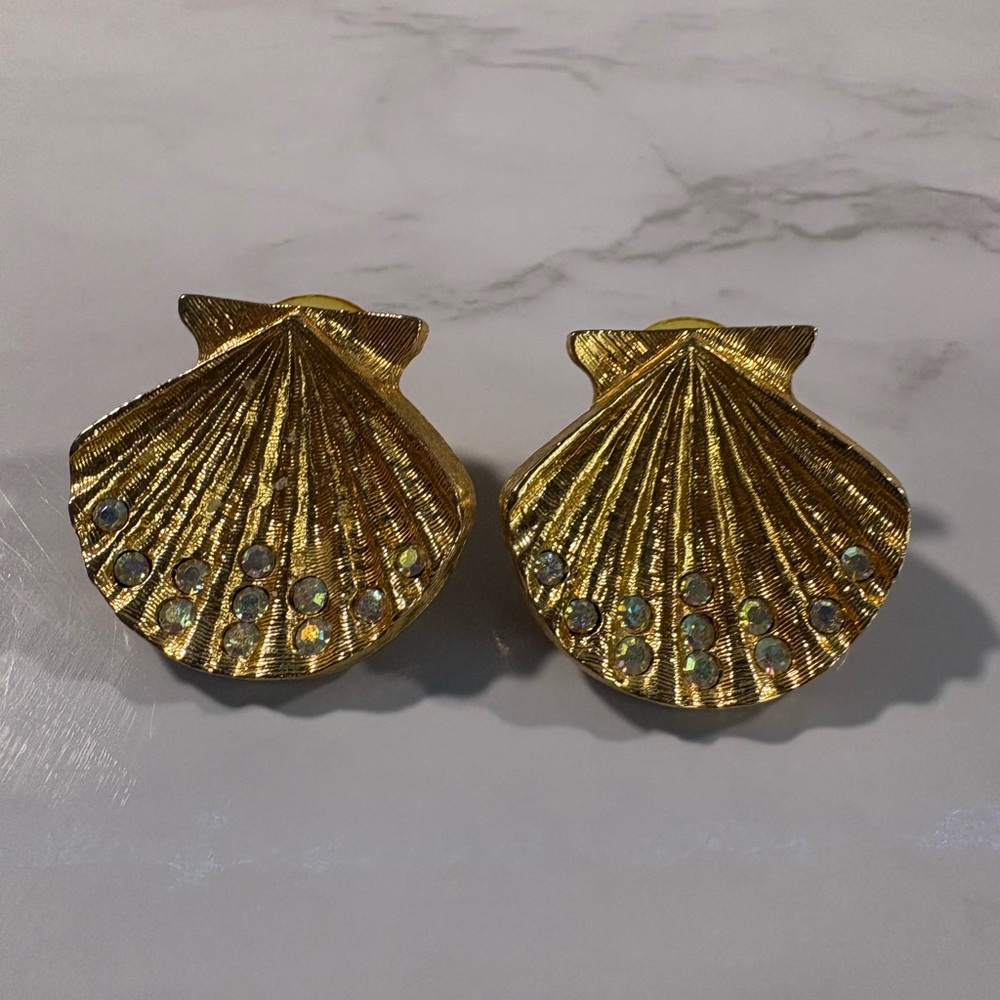 Vintage Kirks Folly gold-plated scallop shell earrings